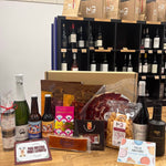 cesta cerveza vino turron chocolate aciete queso iberico majado gourmet  regalo profesores